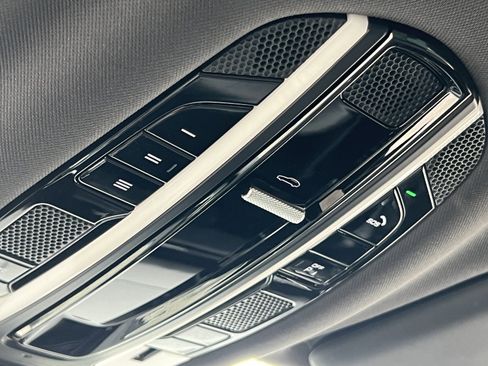 Certified 2021 Porsche Cayenne Coupe image 28