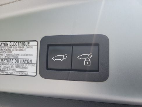 Certified 2023 Toyota Corolla Cross XLE w/ Convenience Package FWD image 12
