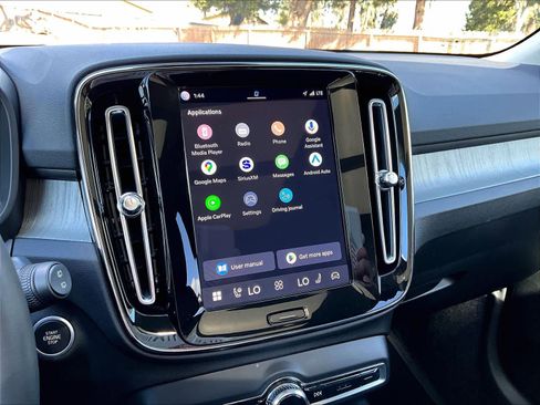 Used 2025 Volvo XC40 B5 Plus image 35