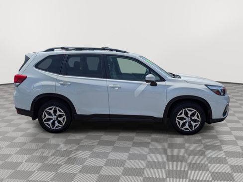 Used 2019 Subaru Forester Premium w/ All-Weather Package AWD/4WD image 6