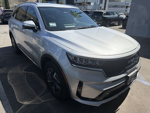 Used 2023 Kia Sorento EX FWD image 2