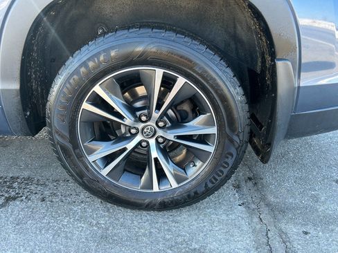 Used 2017 Toyota Highlander AWD V6 image 31