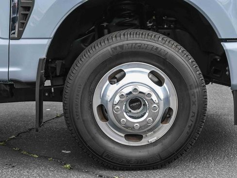 Used 2025 Ford F350 Platinum w/ Platinum Plus Package image 11