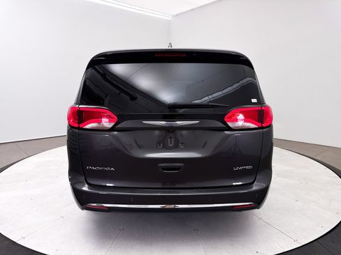 Used 2019 Chrysler Pacifica Limited FWD image 14