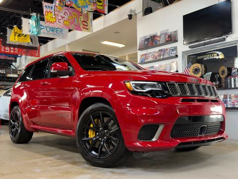 Used 2021 Jeep Grand Cherokee Trackhawk AWD/4WD image 1