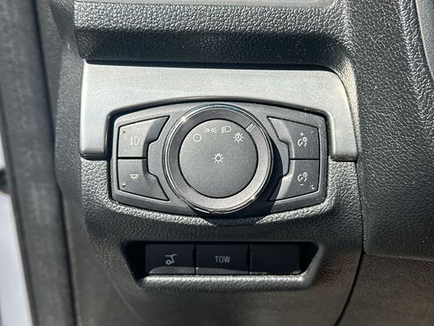 Used 2018 Ford Explorer XLT w/ XLT Appearance Package AWD/4WD image 25