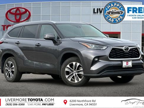 Used 2023 Toyota Highlander XLE AWD/4WD image 1