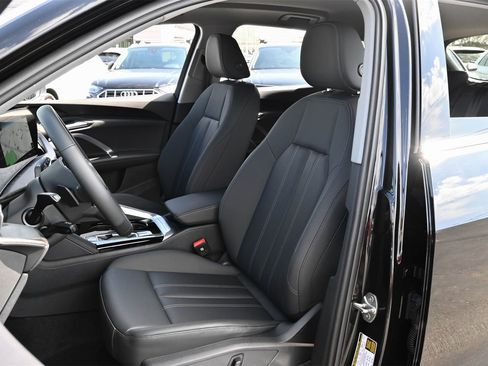 Used 2025 Audi Q5 Premium w/ Convenience Package image 15