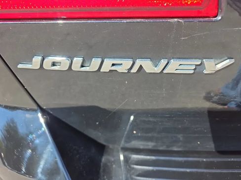 Used 2018 Dodge Journey SE w/ Connectivity Group FWD image 16