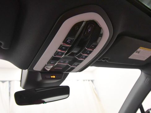Used 2023 Porsche Macan S AWD/4WD image 28