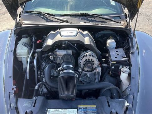 Used 2004 Chevrolet SSR w/ Preferred Equipment Group RWD image 26
