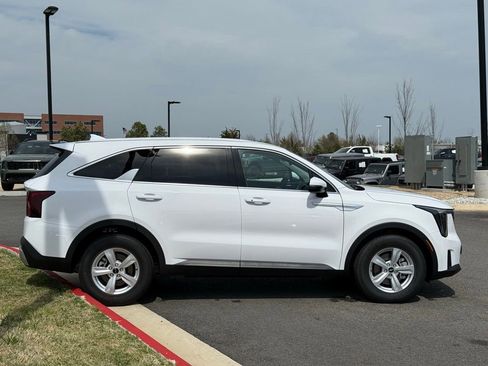 New 2026 Kia Sorento LX FWD image 9