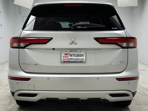 New 2025 Mitsubishi Outlander SE image 8