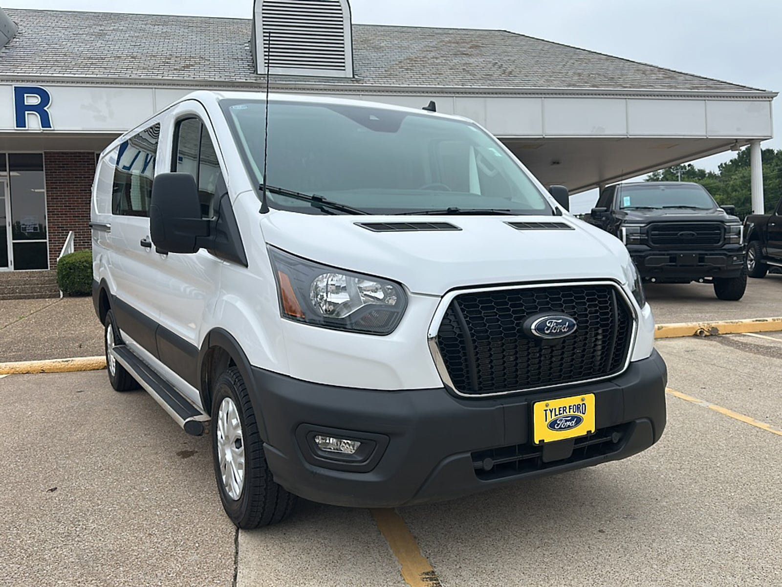 Used 2025 Ford Transit 250 Low Roof w/ Exterior Upgrade Package RWD image 3