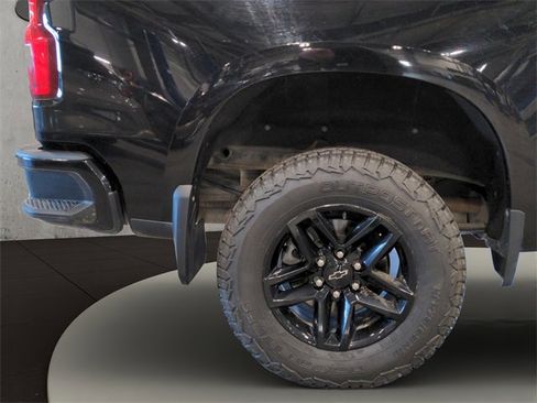 Used 2021 Chevrolet Silverado 1500 Custom Trail Boss image 24