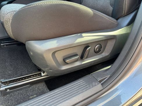Used 2025 Nissan Rogue SV FWD image 22