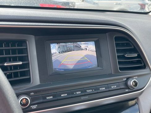 Used 2019 Hyundai Elantra SE FWD image 16