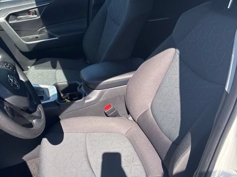 Used 2025 Toyota RAV4 XLE w/ Convenience Package FWD image 17