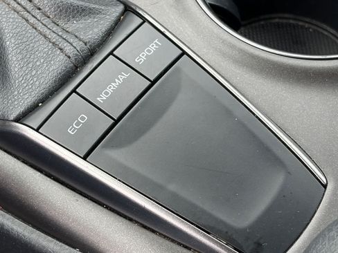 Used 2024 Toyota Camry SE FWD image 17