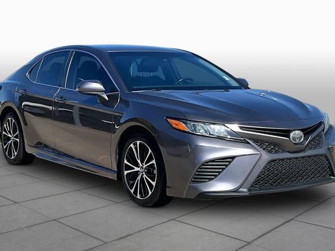 Used 2018 Toyota Camry SE FWD image 3