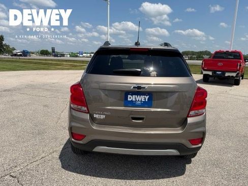 Used 2022 Chevrolet Trax LT w/ Premium Seat Package AWD/4WD image 7