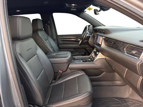Used 2021 GMC Yukon Denali w/ Denali Premium Package AWD/4WD image 41