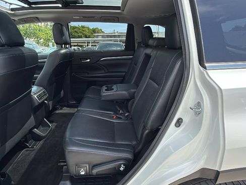 Used 2018 Toyota Highlander Limited Platinum AWD/4WD image 29