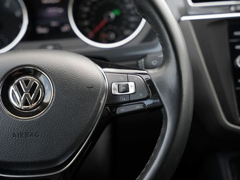 Used 2018 Volkswagen Tiguan SE w/ 3rd Row Seat Package AWD/4WD image 11