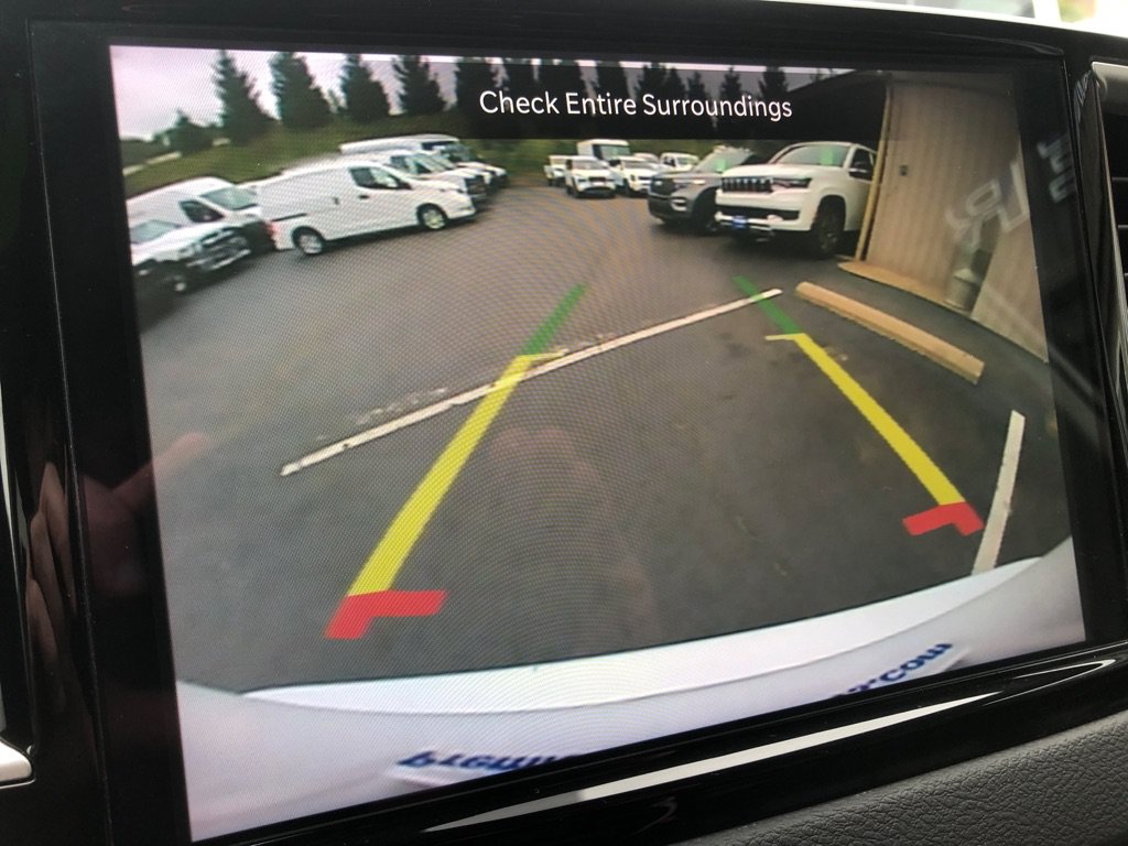 Used 2024 Chrysler Pacifica Touring-L FWD image 34