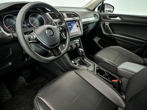 Used 2020 Volkswagen Tiguan SE AWD/4WD image 11