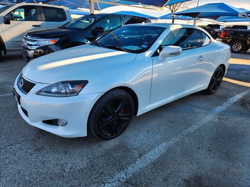 Used 2011 Lexus IS 250C image 2
