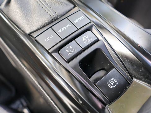 Used 2025 Toyota Camry LE AWD/4WD image 18