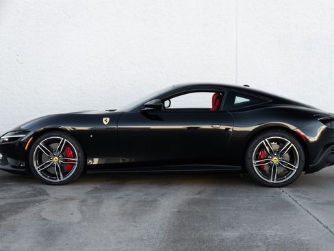 Used 2023 Ferrari Roma image 3
