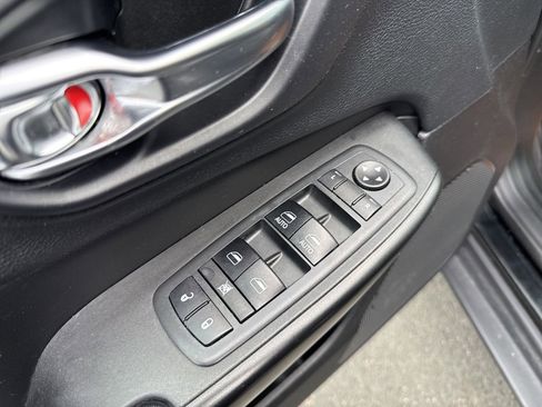 Used 2019 Jeep Cherokee Trailhawk w/ Comfort/Convenience Group image 22