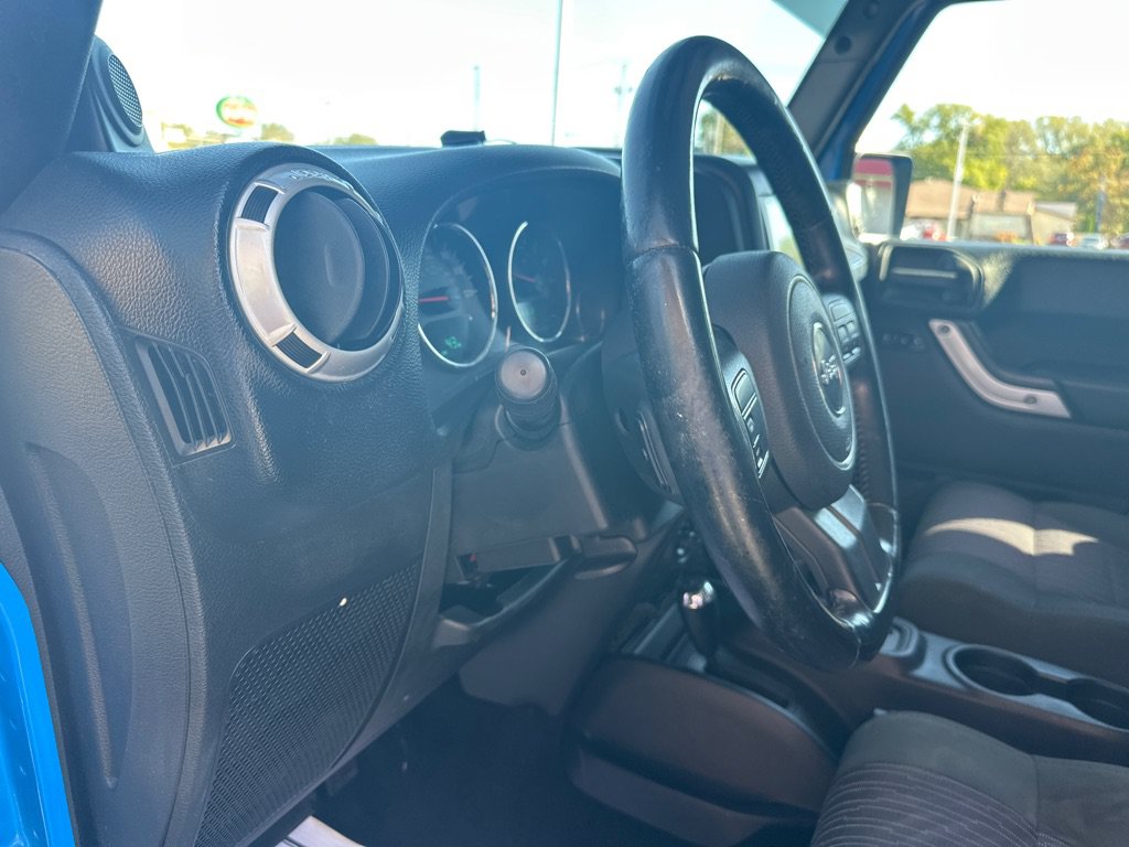 Used 2011 Jeep Wrangler Unlimited Sahara w/ Dual Top Group AWD/4WD image 24