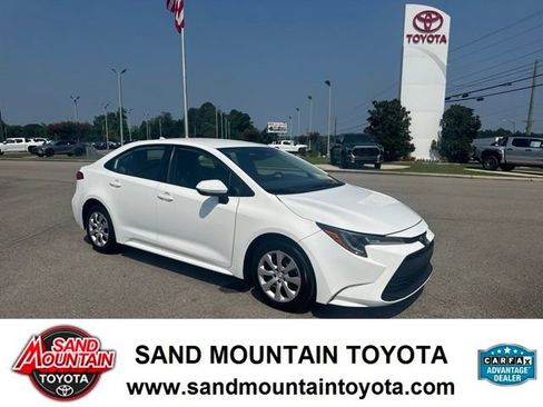 Used 2025 Toyota Corolla LE FWD image 1
