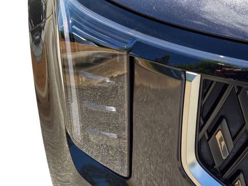 New 2026 Kia Carnival EX FWD image 4
