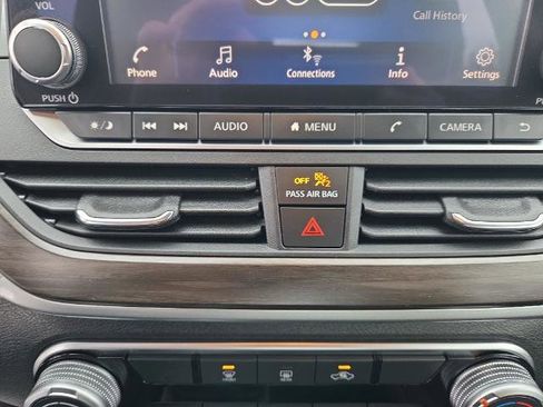 Used 2024 Nissan Altima 2.5 SV FWD image 27