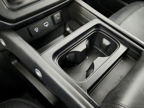 Used 2024 Land Rover Defender 110 X-Dynamic SE image 16