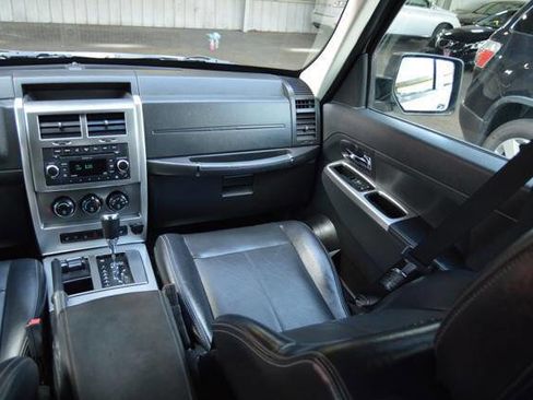 Used 2009 Jeep Liberty Limited w/ Premium Group AWD/4WD image 49