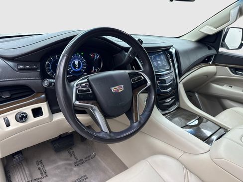 Used 2018 Cadillac Escalade Luxury RWD image 18