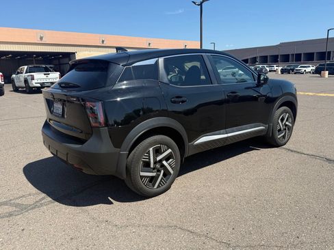 Used 2025 Nissan Kicks SV FWD image 4