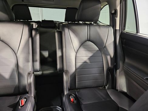 Used 2025 Toyota Highlander XLE AWD/4WD image 14
