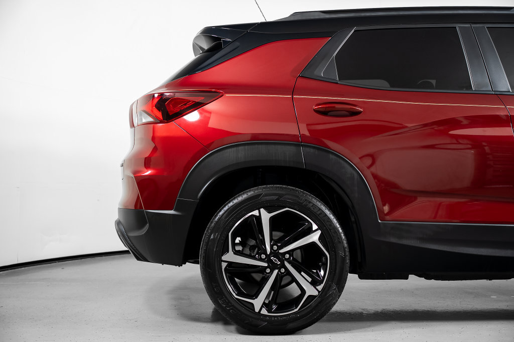 Used 2023 Chevrolet TrailBlazer RS w/ Sun and Liftgate Package FWD image 6