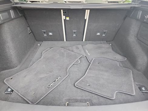 Used 2019 Land Rover Range Rover Velar R-Dynamic SE AWD/4WD image 22