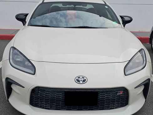 Used 2024 Toyota GR86 image 2