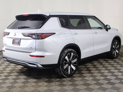 New 2026 Mitsubishi Outlander SE AWD/4WD image 12