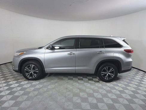 Used 2017 Toyota Highlander Plus FWD image 8