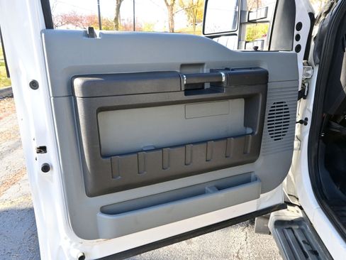 Used 2016 Ford F550 4x4 Regular Cab Super Duty image 11