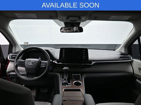 Used 2022 Toyota Sienna LE FWD image 25